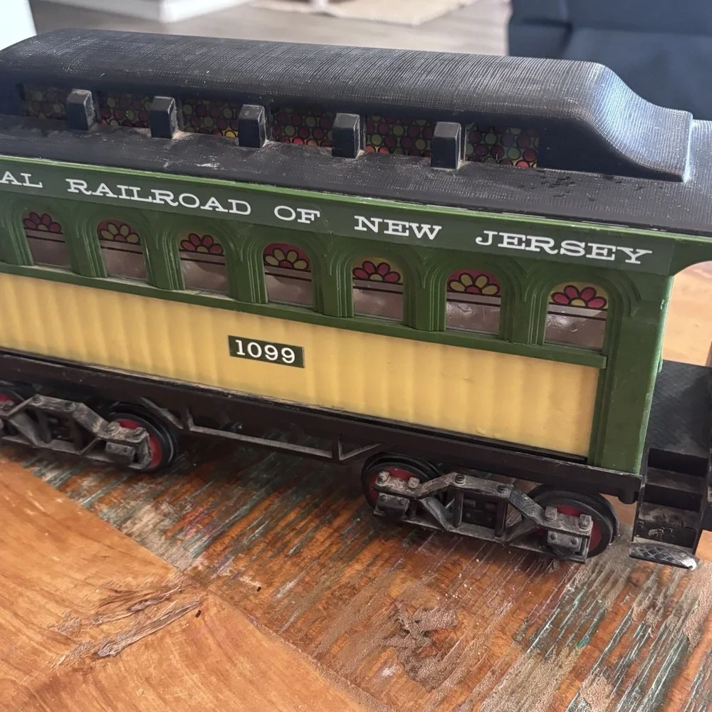 Vintage Jim Beam Green Train Passenger Car Decanter 1099 Central RR of NJ Empty